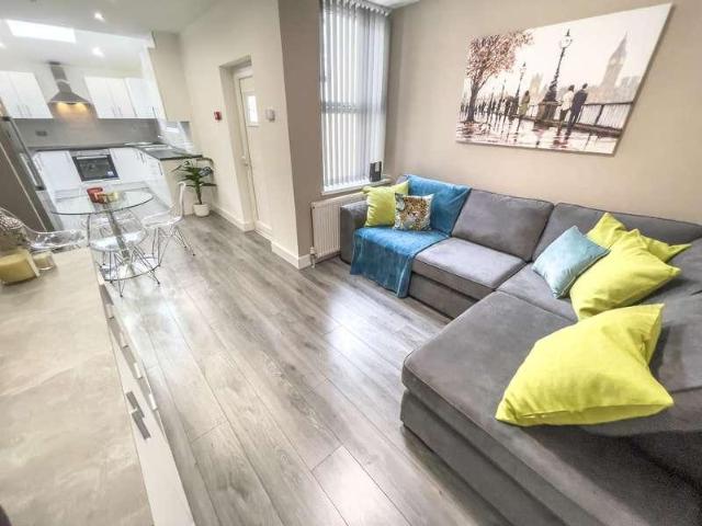 5 bed house to rent