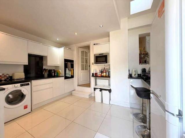 5 bed house to rent
