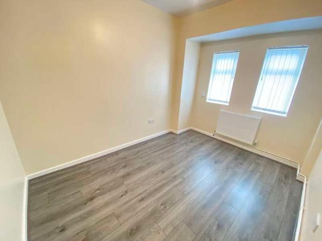 5 bed house to rent
