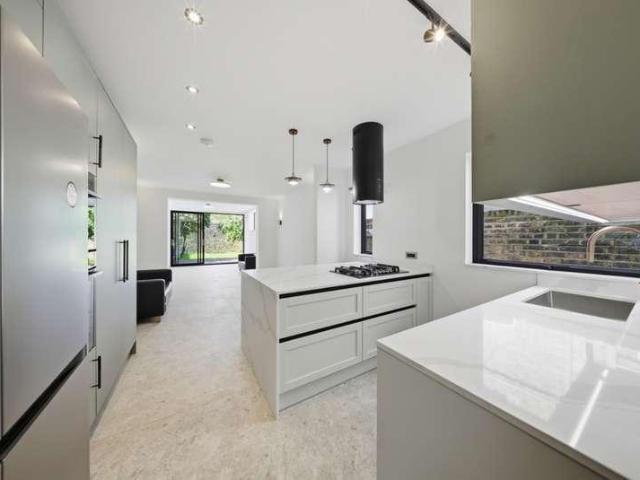 5 bed house to rent