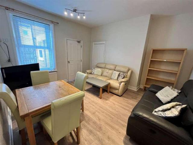 5 bed house to rent