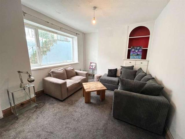 5 bed house to rent