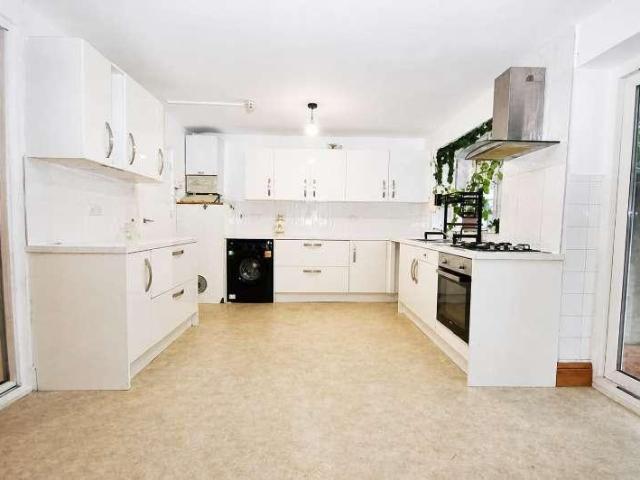 5 bed house to rent