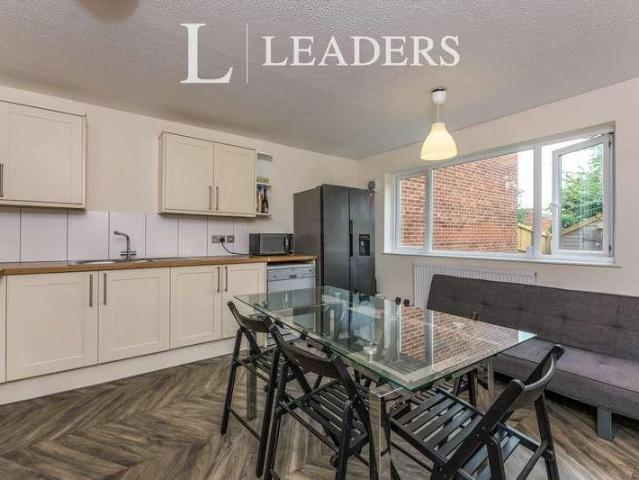 5 bed house to rent