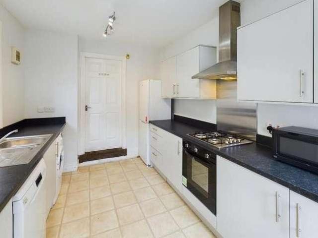 5 bed house to rent