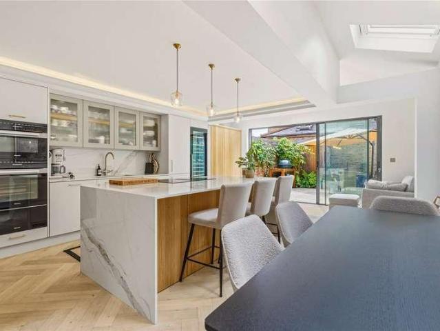 5 bed house to rent