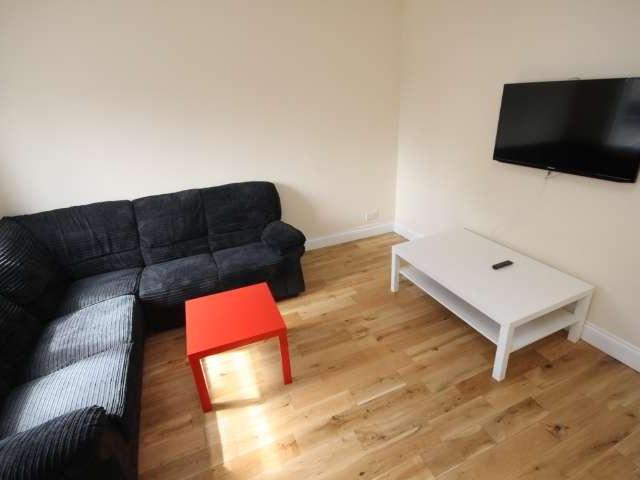 5 bed house to rent