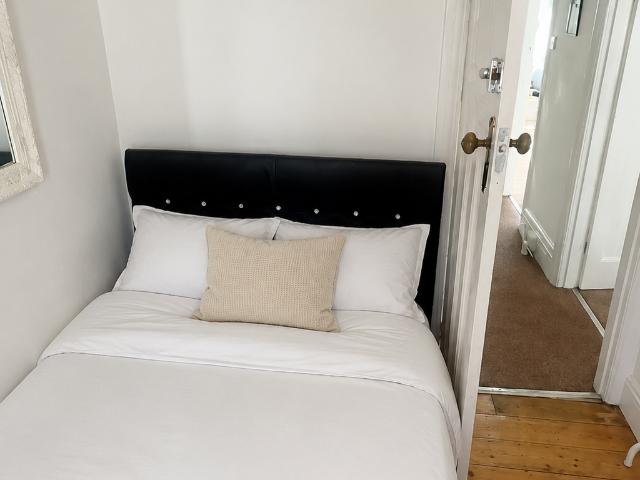 5 bed house to rent
