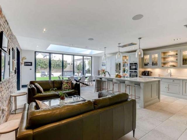 5 bed house to rent