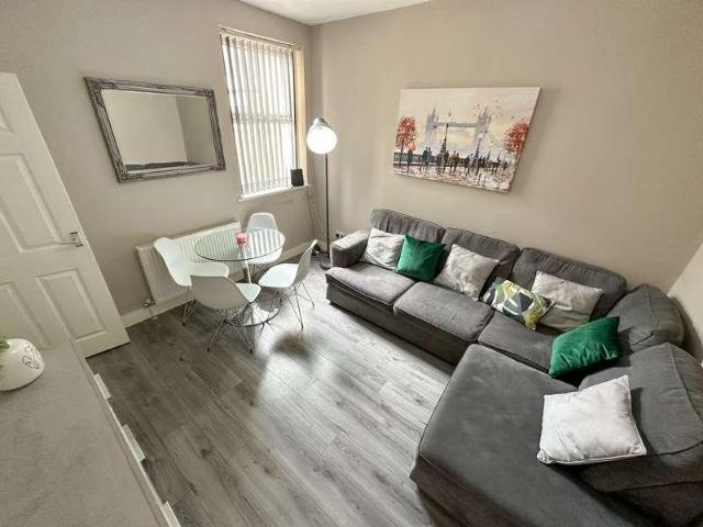 5 bed house to rent