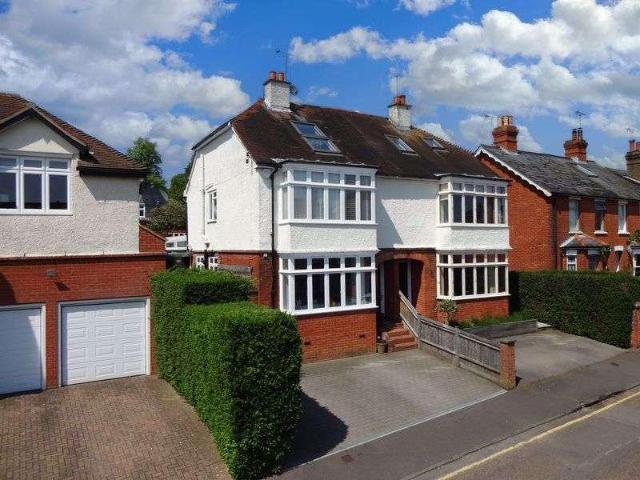 5 bed house to rent