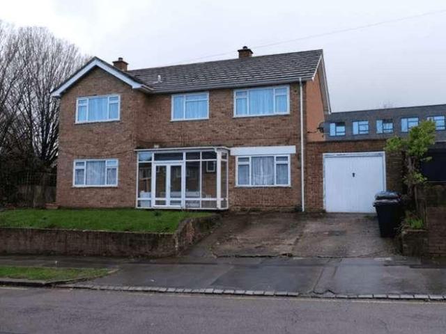 5 bed house to rent