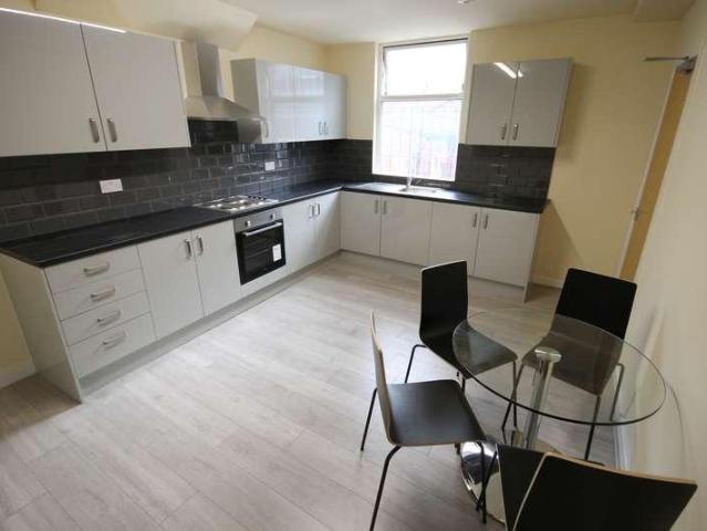 5 bed house to rent