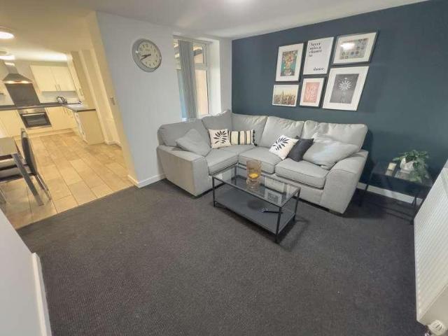 5 bed house to rent