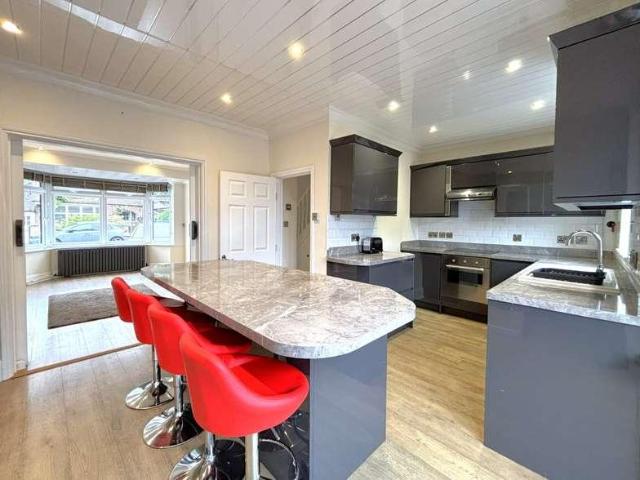 5 bed house to rent