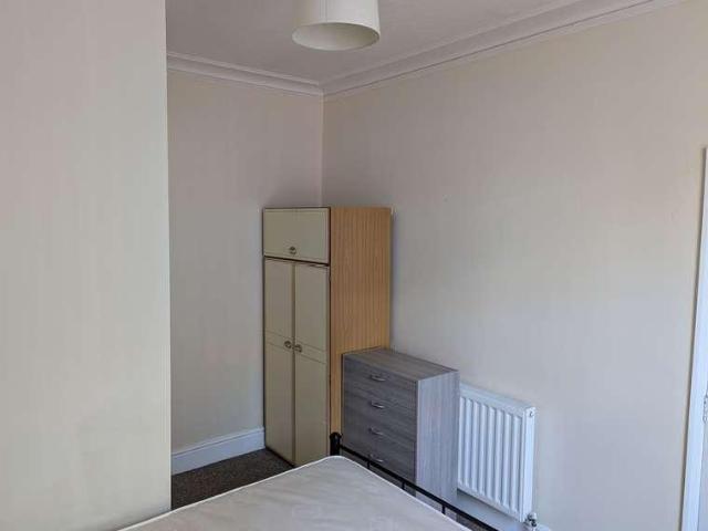 5 bed house to rent