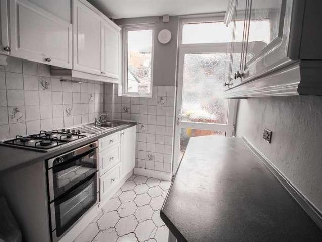 5 bed house to rent
