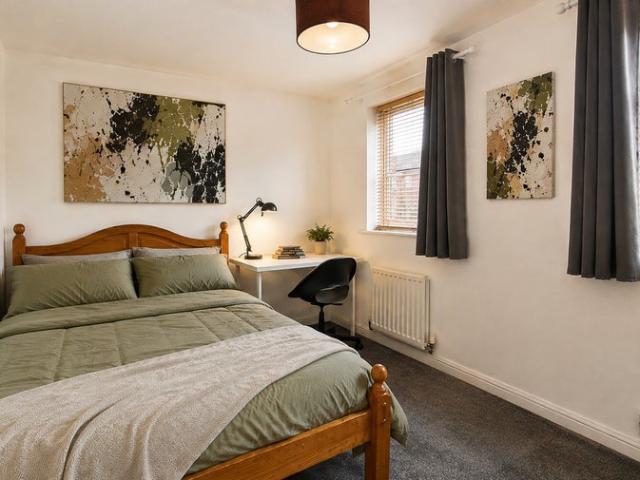 5 Bed House with 3 Bathrooms, Beatrix Place, BS7
