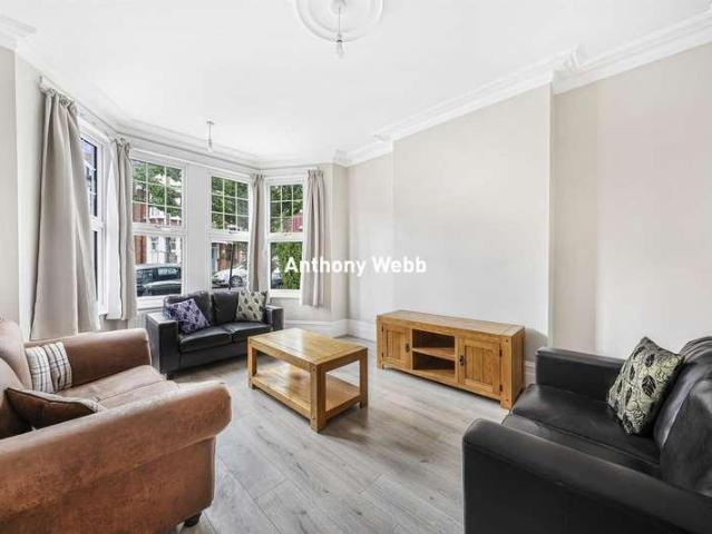 5 bed house for sale