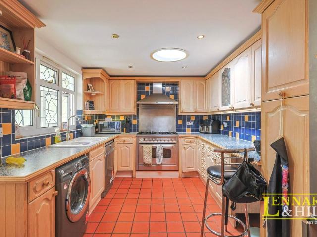 5 bed house for sale