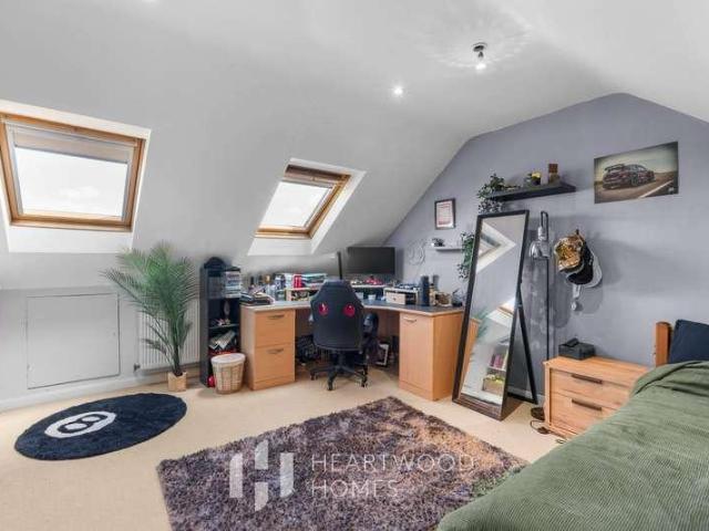 5 bed house for sale