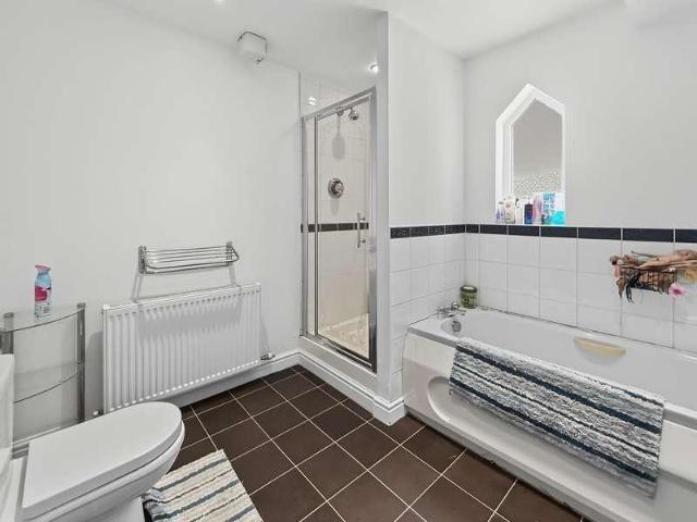 5 bed house for sale