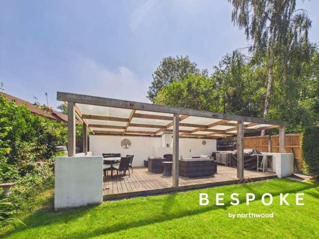 5 bed house for sale
