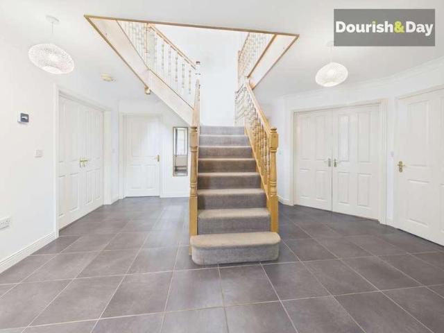 5 bed house for sale