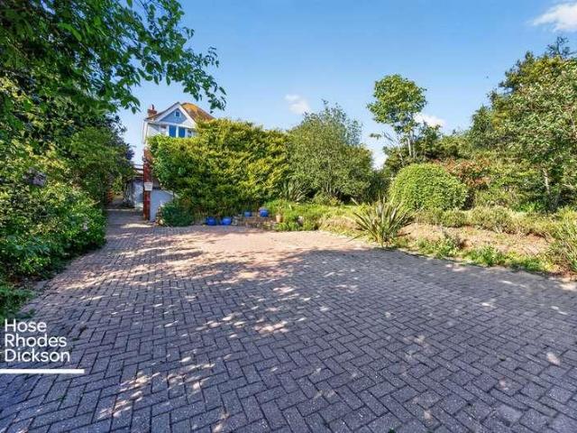 5 bed house for sale