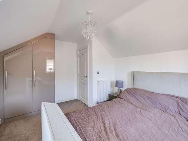 5 bed house for sale