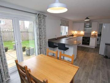 5 bed house for sale