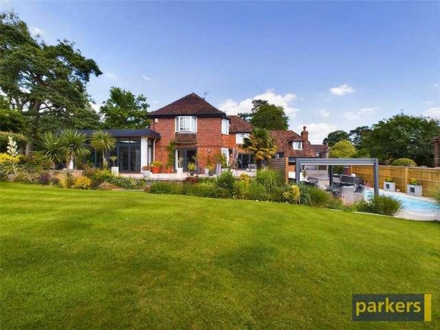 5 bed house for sale