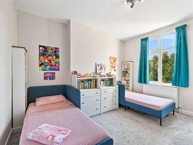 5 bed house for sale