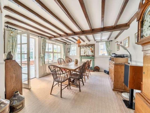 5 bed house for sale