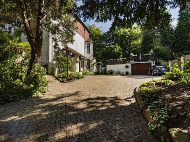 5 bed house for sale