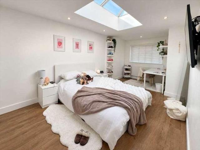 5 bed house for sale