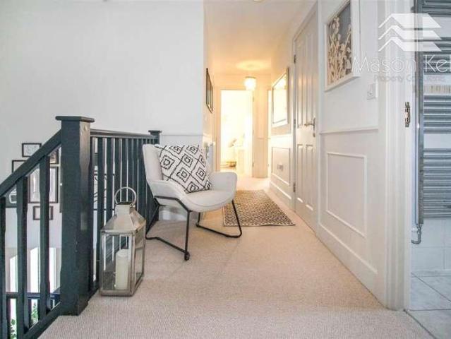 5 bed house for sale