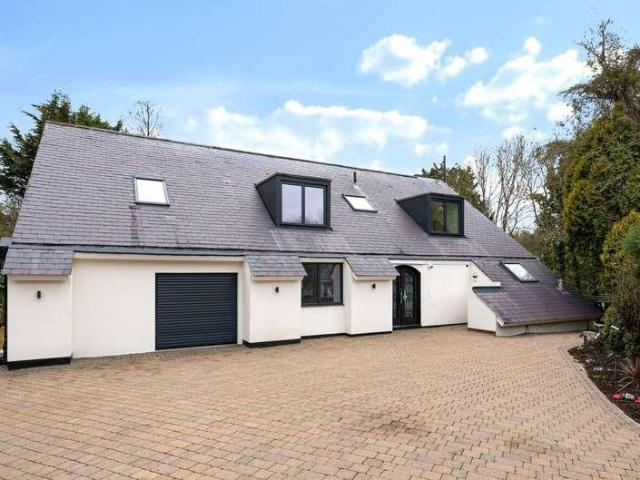 5 bed house for sale