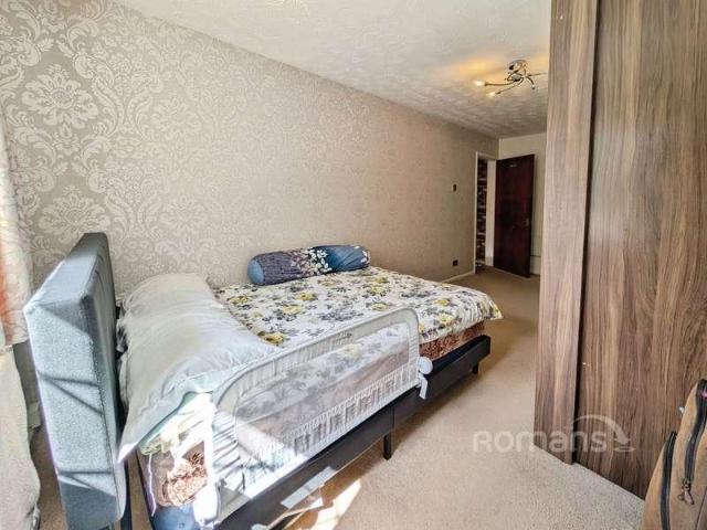 5 bed house for sale