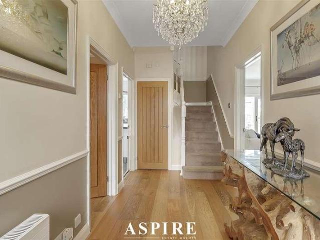 5 bed house for sale