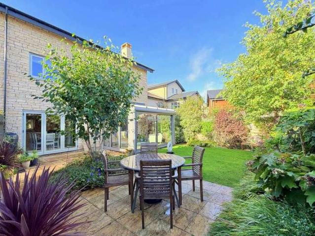 5 bed house for sale