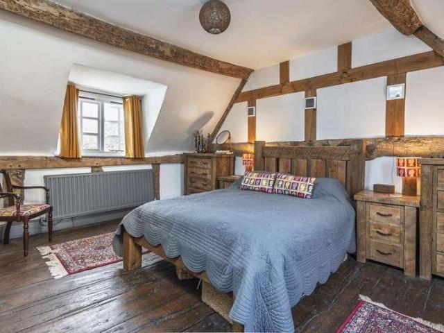 5 bed house for sale