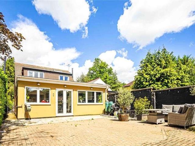 5 bed house for sale