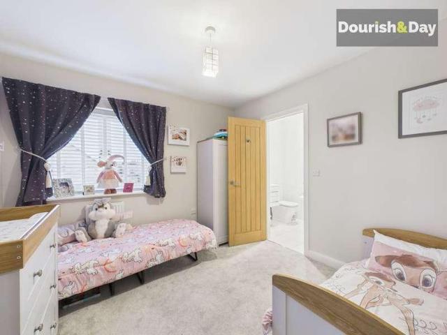 5 bed house for sale