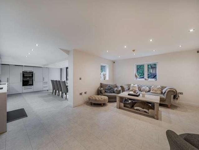5 bed house for sale