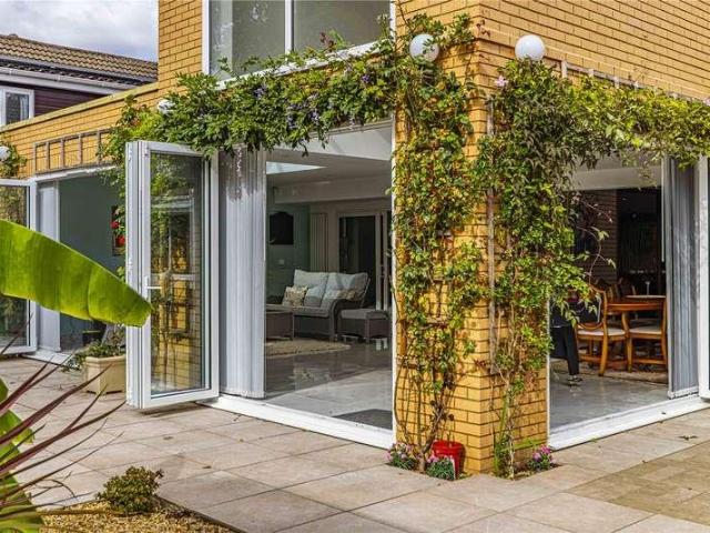 5 bed house for sale