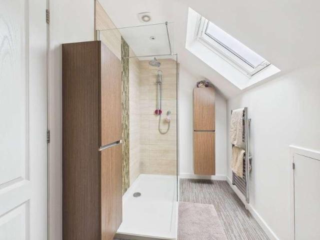 5 bed house for sale
