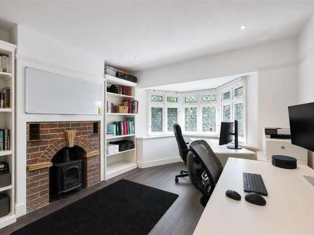 5 bed house for sale