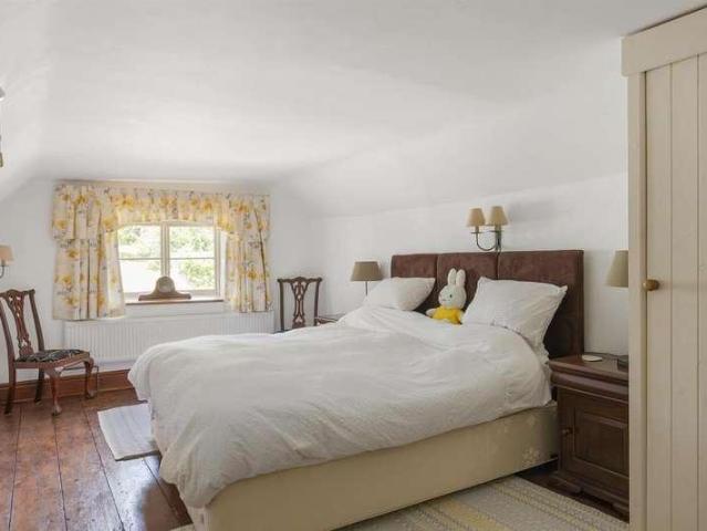 5 bed house for sale