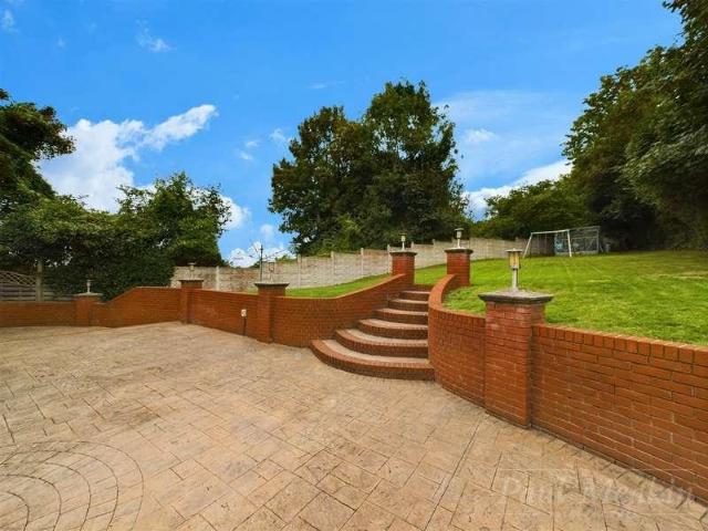 5 bed house for sale